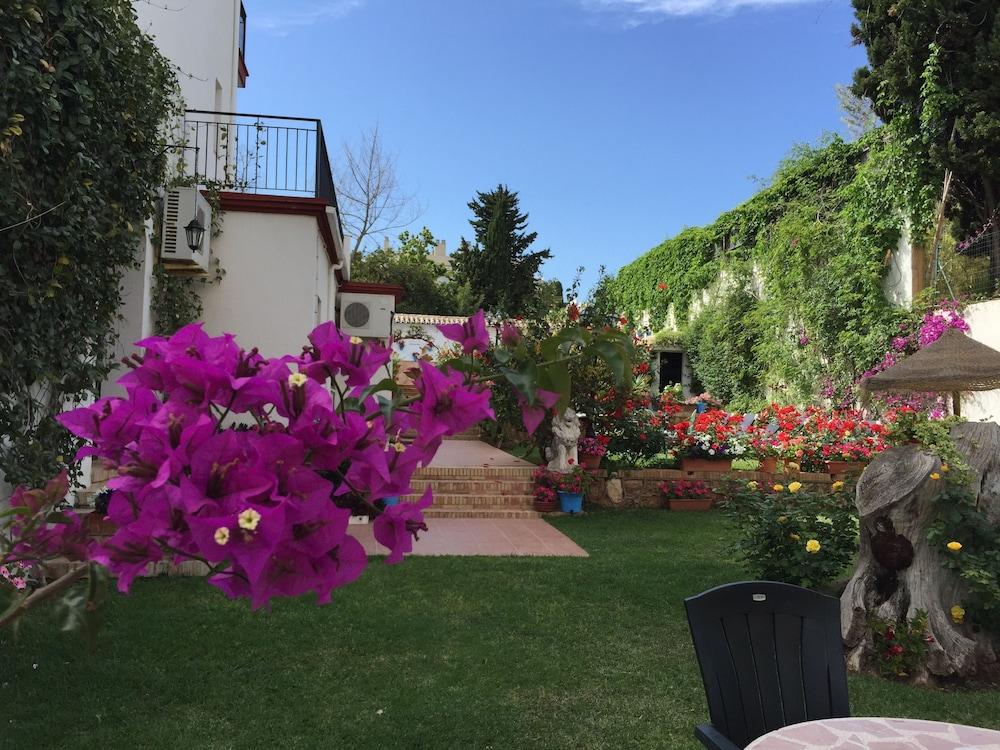 Carmen Teresa Hotel 3*